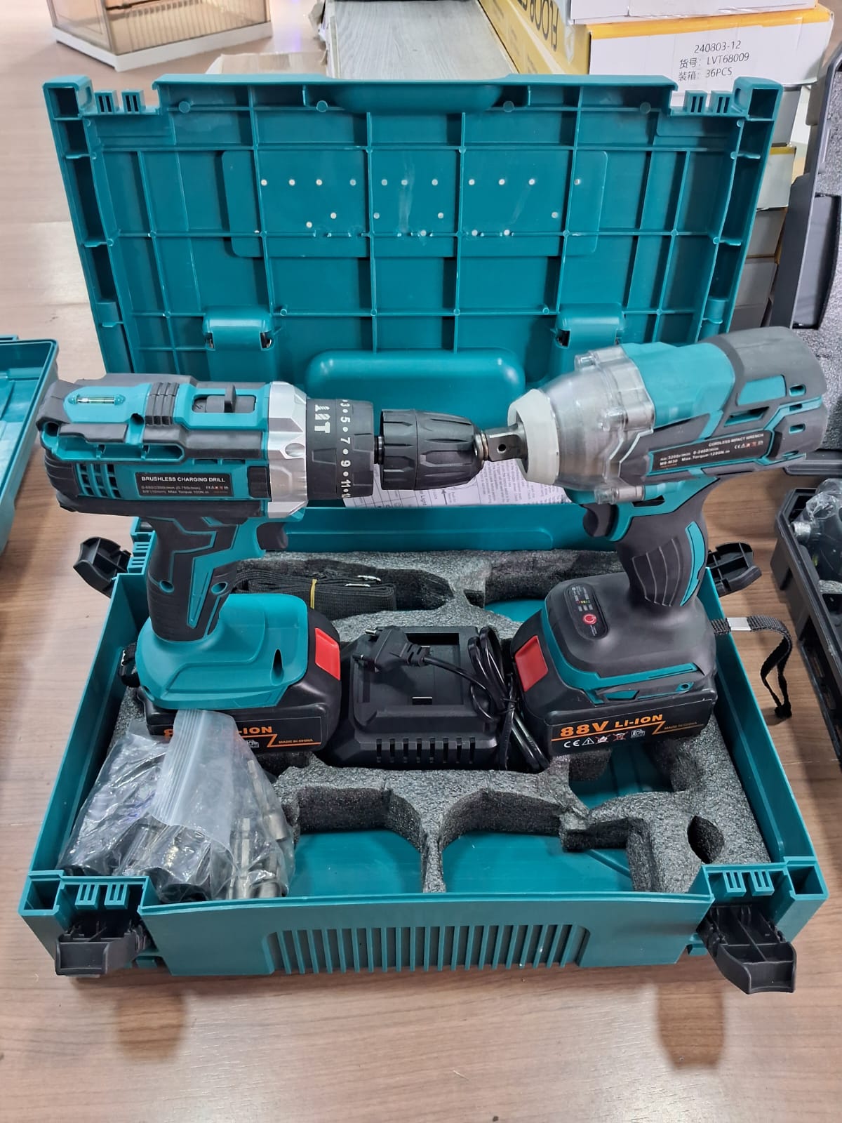 KIT TALADRO MAS PISTOLA DE IMPACTO INALAMBRICOS BROCADEFLY