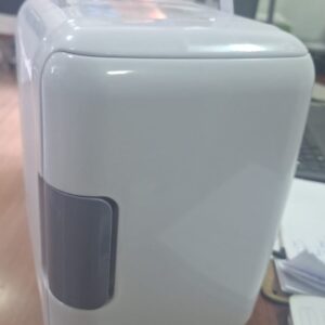 NEVERA COOLER PARA AUTO 4L BLANCA