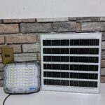 FOCO LED CURVO CON PANEL SOLAR 300W